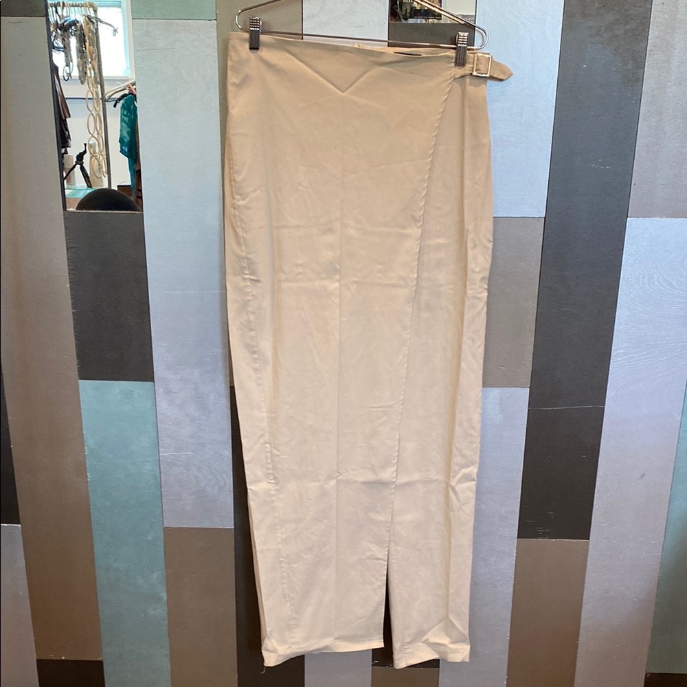 NWT Pretty Little Thing Beige Pants with Belt